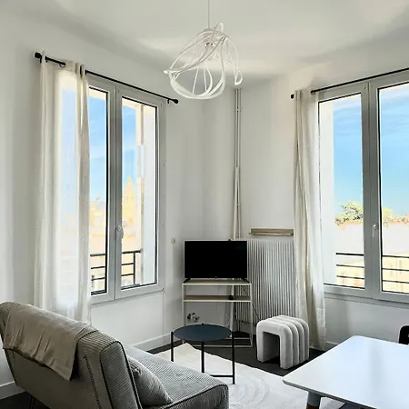 Apartment Balcony De Loire